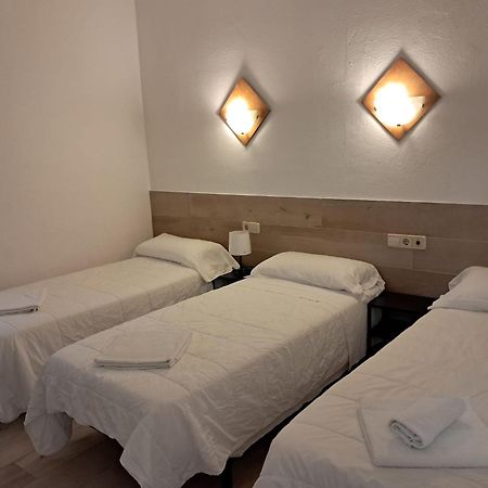 Hostal Casa Torrent Канет де Мар Екстериор снимка