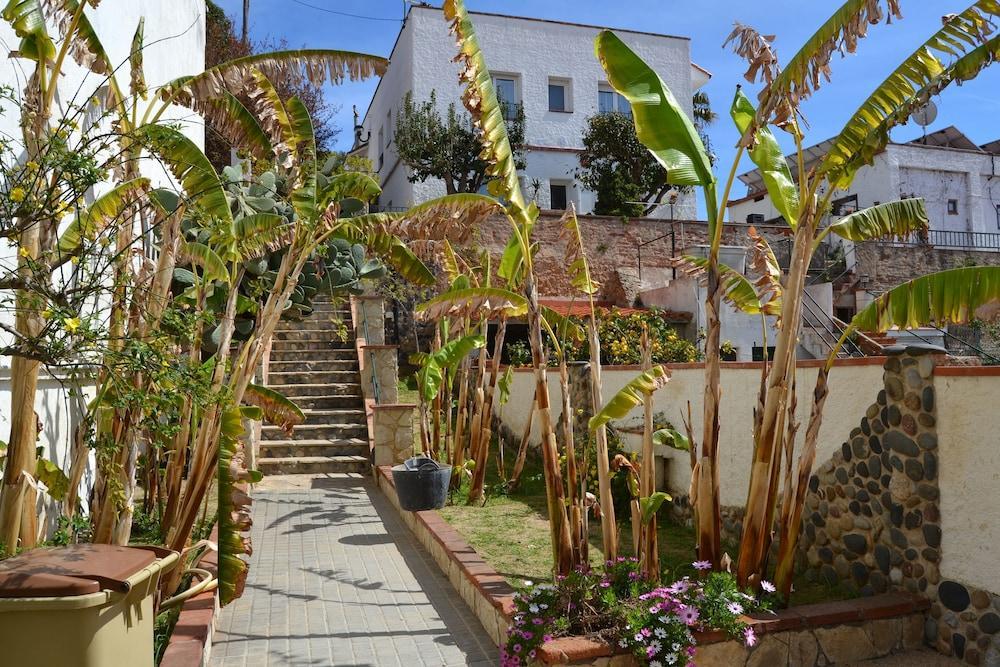 Hostal Casa Torrent Канет де Мар Екстериор снимка