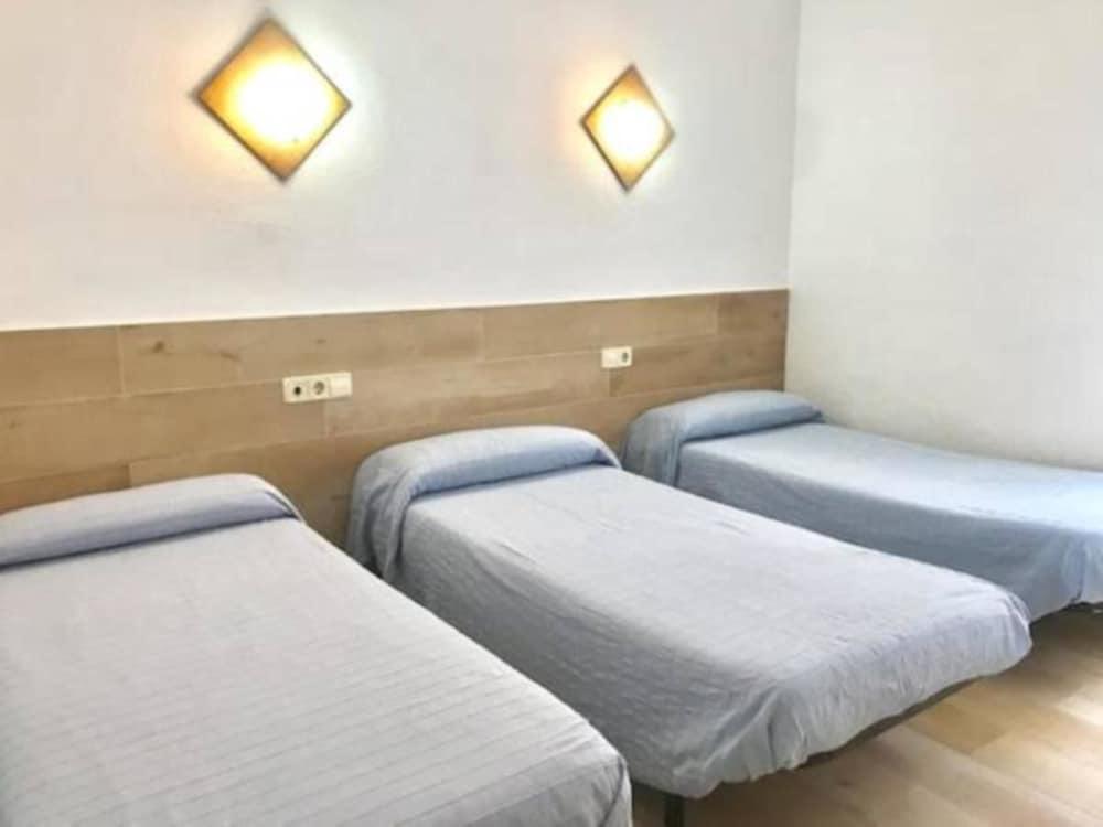 Hostal Casa Torrent Канет де Мар Екстериор снимка