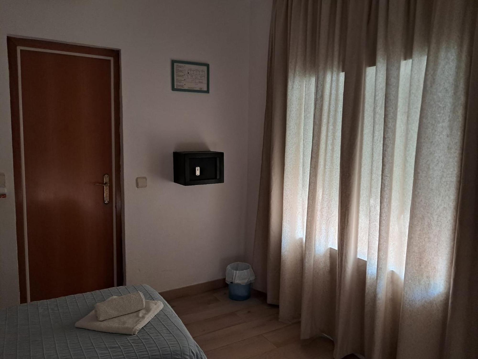 Hostal Casa Torrent Канет де Мар Екстериор снимка