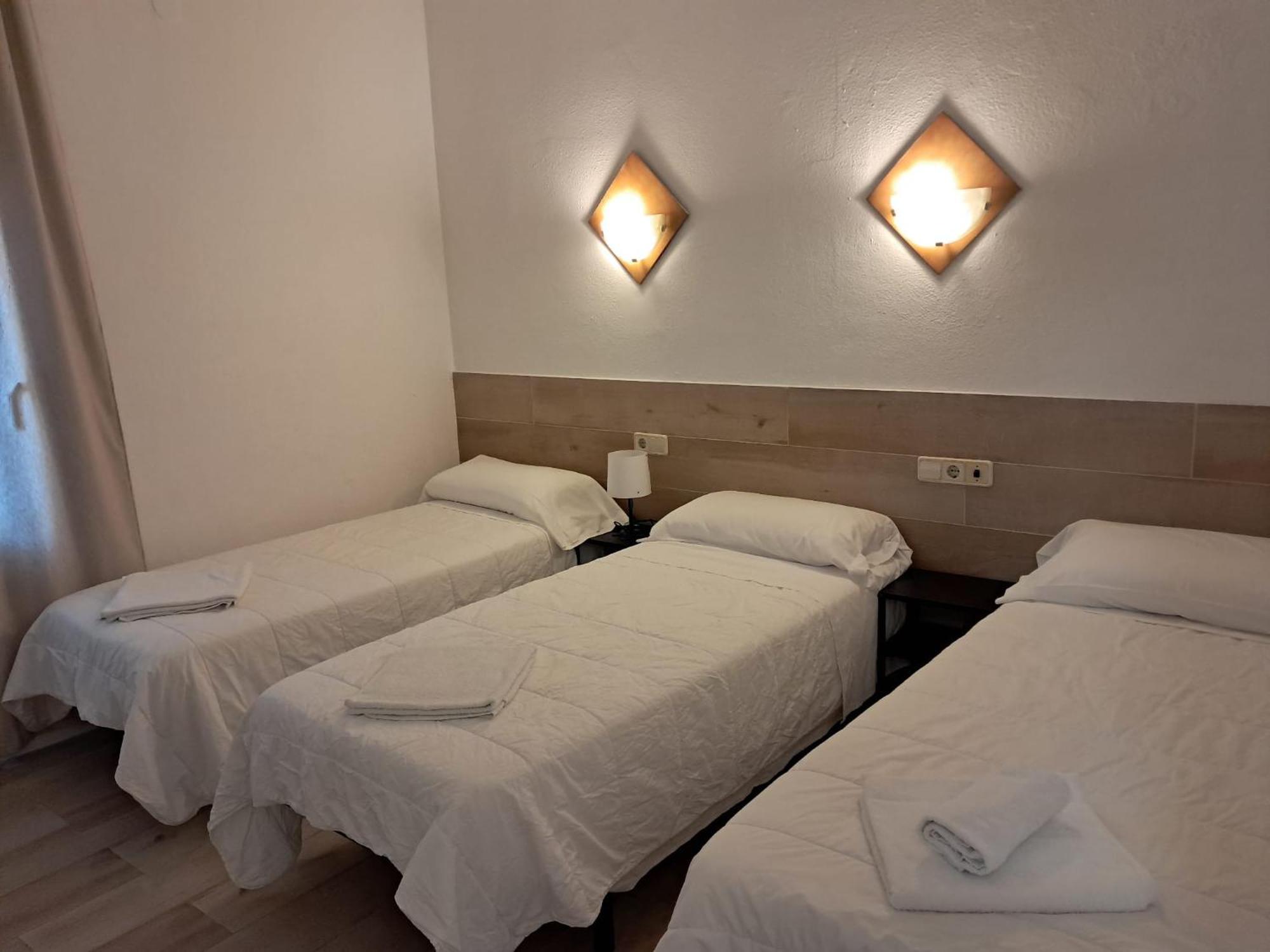 Hostal Casa Torrent Канет де Мар Екстериор снимка